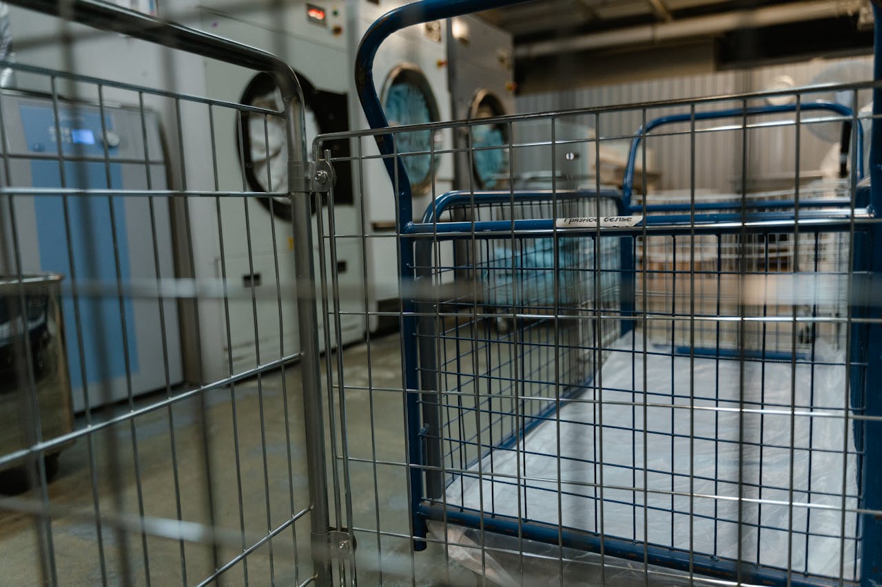 Советы по организации склада для одежды и обуви