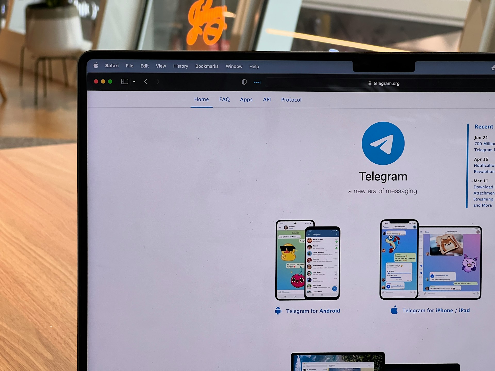 Использование Telegram-бота для уведомлений о новых поставках и акциях
