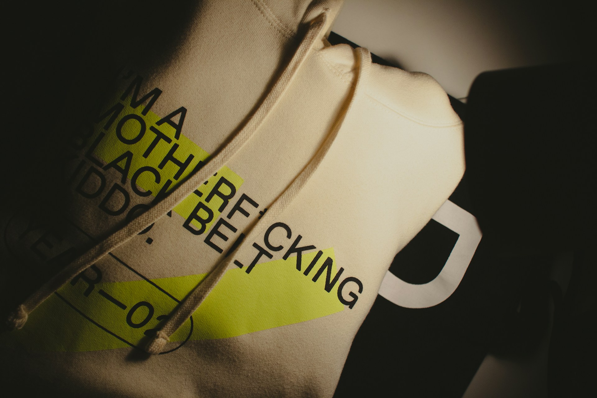 Сезонный мерчандайзинг: переход между коллекциями без потерь продаж