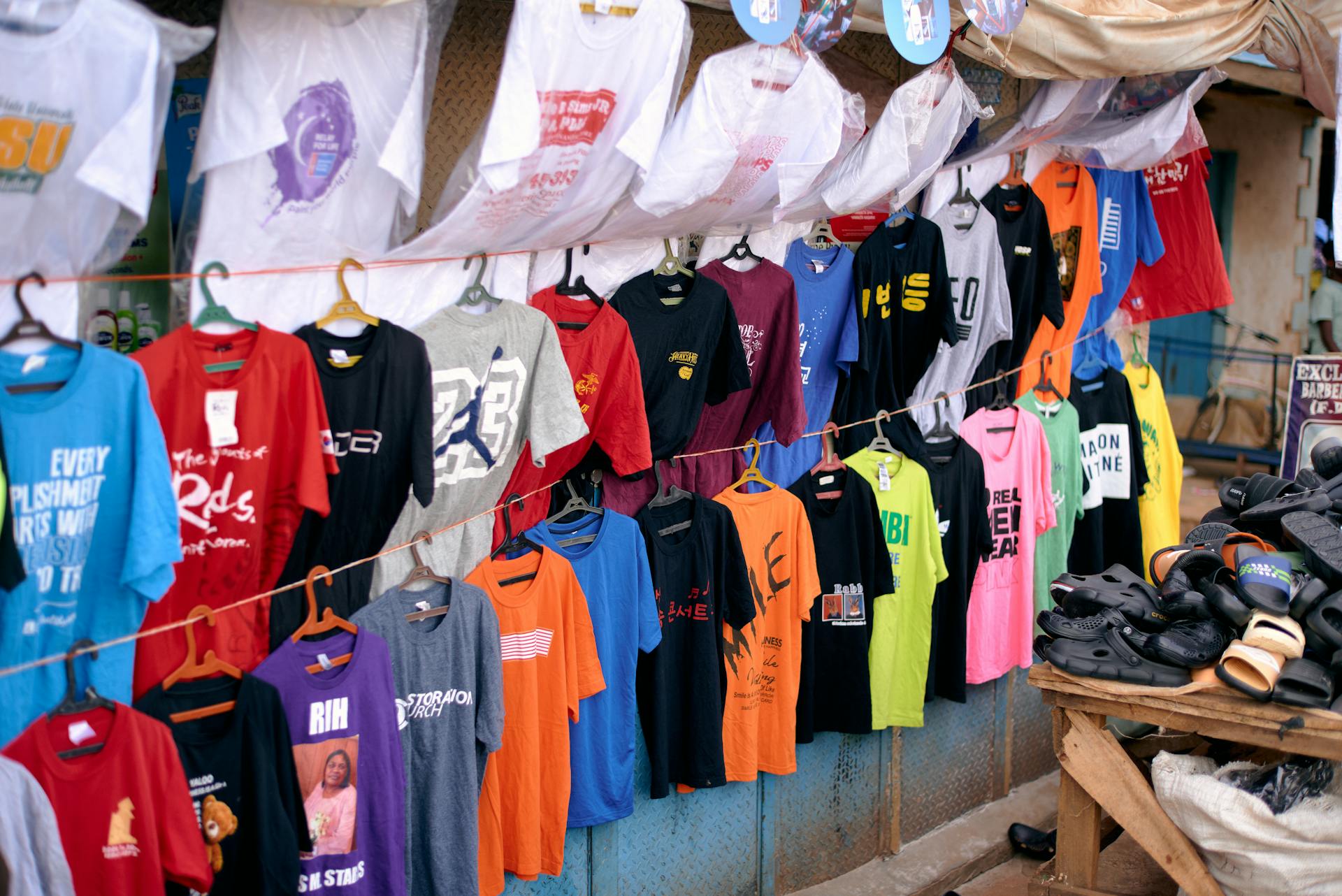 Как совмещать офлайн и соцсети для продажи одежды и обуви