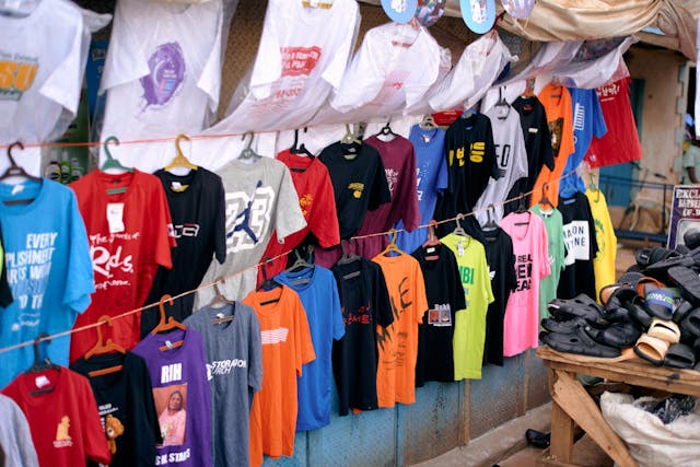 Как совмещать офлайн и соцсети для продажи одежды и обуви