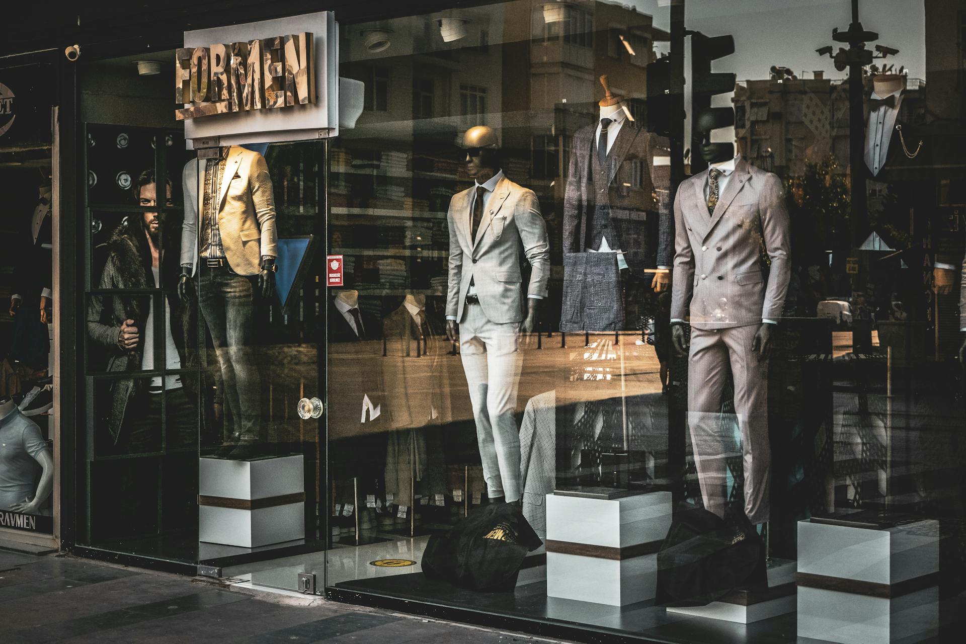 Какие решения должен принимать владелец магазина лично