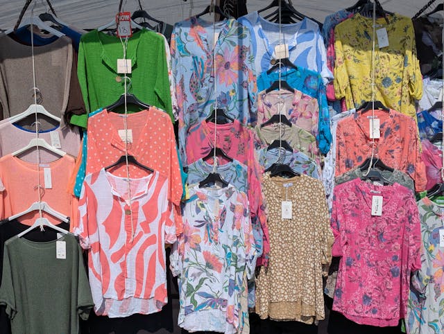 Почему покупатели долго выбирают одежду