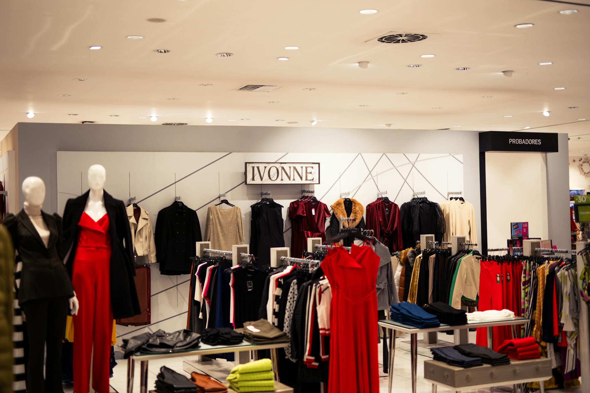 Как продавать дорогие вещи покупателям эконом-сегмента